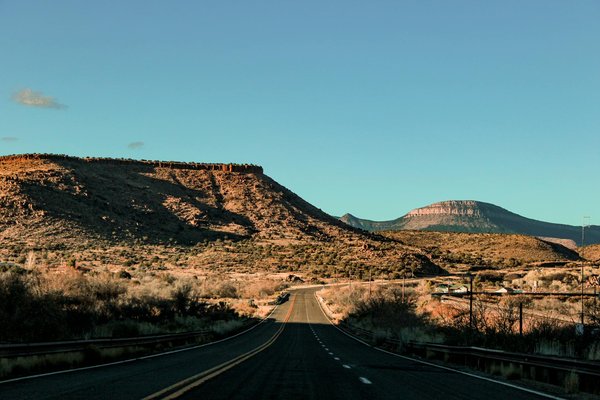 Voiture Futuriste : Envol Vers L'Avenir ou Simple Rêverie ?